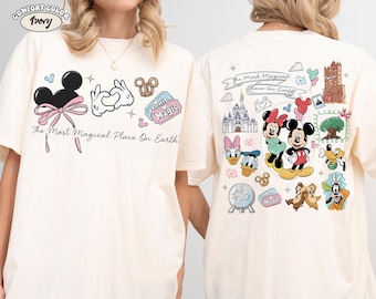 Camiseta vintage de Mickey y sus amigos en colores cómodos, camiseta retro de personajes de Walt Disney World, regalo ideal para un viaje familiar a Magic Kingdom.