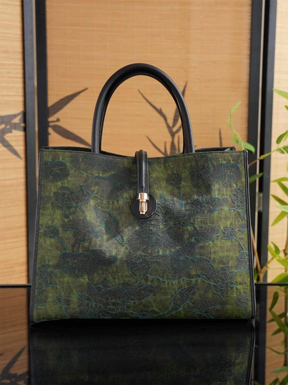 Chinese-style brocade handbag with large size