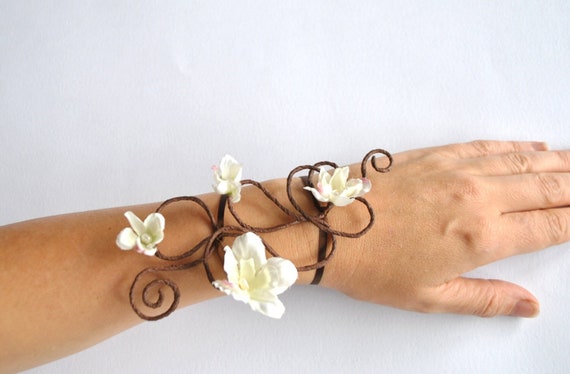 Flower Detail Bracelet in Green and Gold, Women's Size UK One Size - Ego