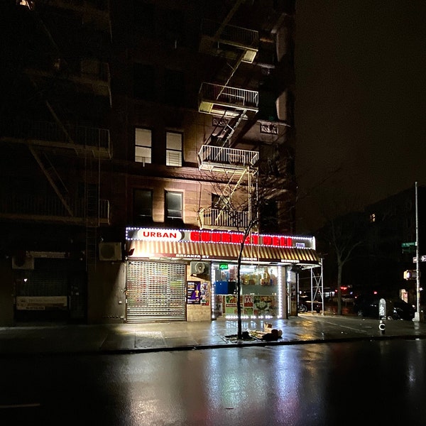 Bodega bei Nacht / NYC-Foto