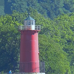 Little Red Lighthouse / Built in 1880, moved to the Hudson River&#39;s Manhattan side in 1921 / New York City Landmark Photography