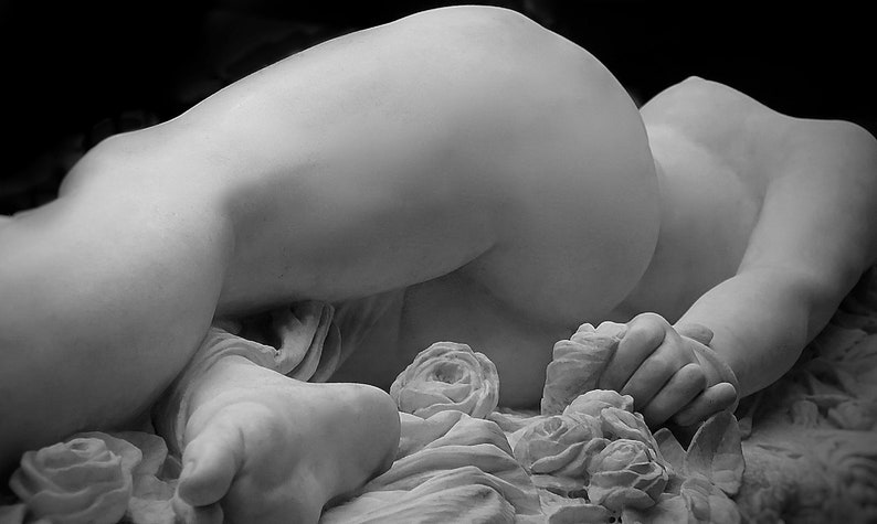 PHOTO / Nude Statue, taken at Le Musee D'Orsay Photograph image 1