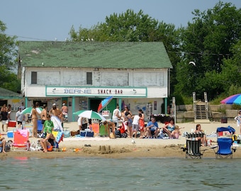 Lake Erie / Summer Beach Shack / Great Lakes / PHOTO