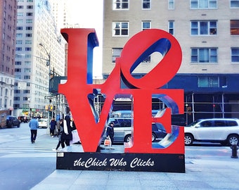 LOVE Sculpture NYC / Robert Indiana designer / NYC Photo