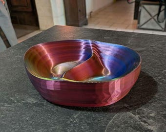Vide-poche sculptural irisé – Coupelle à bijoux organique multicolore – Objet déco moderne