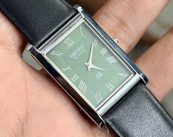 Reloj unisex vintage Seiko con movimiento de cuarzo, estilo tanque, reacondicionado, caja rectangular de 28 mm aprox.