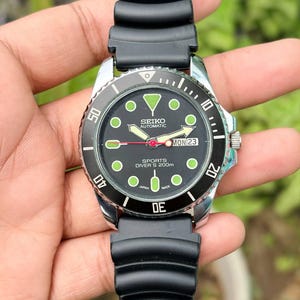 Seiko 5 sports - Etsy 日本 SEIKO 5 SPORTS 自動巻き デイデイト 23石 