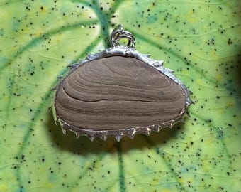colgante de piedra puntiaguda