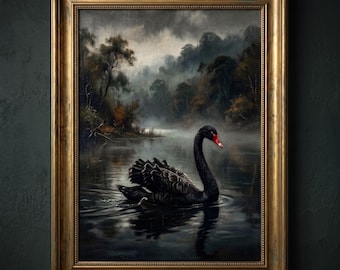 Peut inclure: Une œuvre d'art murale encadrée représentant un cygne noir nageant sur un lac sombre et calme. L'arrière-plan montre une forêt dense et brumeuse aux tons verts et bruns atténués. Le cygne a un bec rouge vif. L'œuvre est dans un cadre doré.