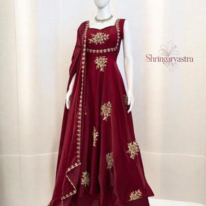 Hermoso Salwar Kameez color granate con bordado pesado de lentejuelas y dupatta, vestido de fiesta, vestido para eventos, Anarkali de boda color granate, Punja