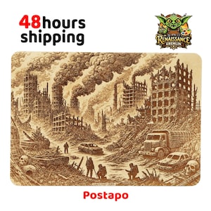 Op de afbeelding: Sepia-getinte illustratie van een post-apocalyptische stadsgezicht met verwoeste gebouwen, rook en voertuigen. Figuren zijn verspreid over de scène. De tekst "Postapo" staat onderaan. Een logo met een groene gremlin staat rechtsboven.