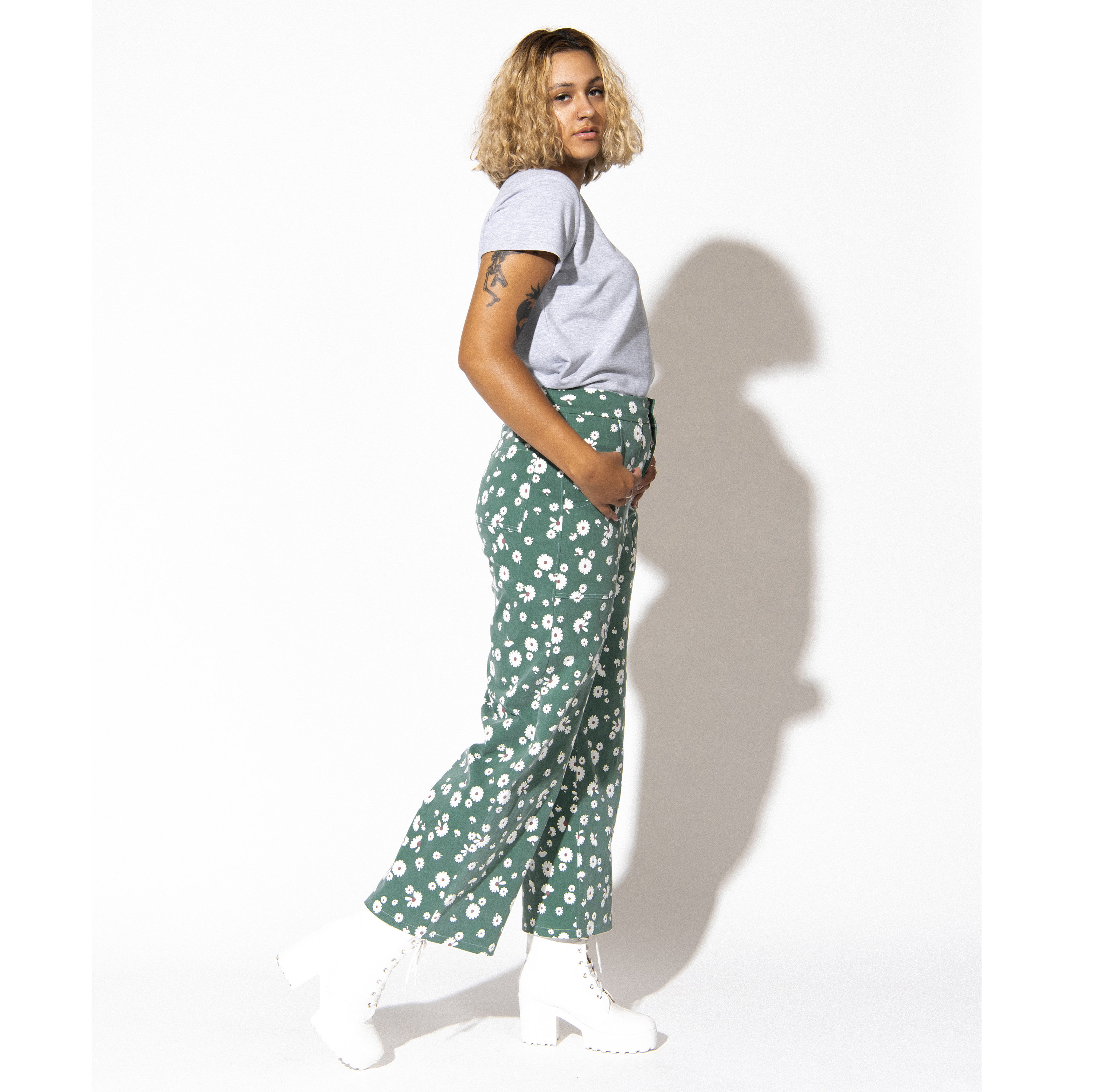 【COLOR iN ID】Daisy Flower Wide Pants COLOR iN ID】Daisy Flower Wide Pants 90s Lazy Daisy Print