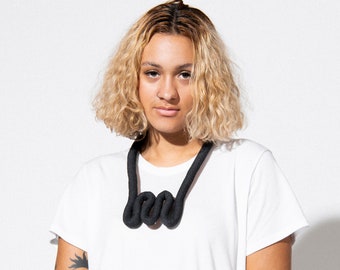 Squiggle Necklace - Black