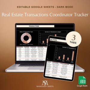 Op de afbeelding: Een laptop en tablet met een dark-mode real estate transactions coordinator tracker in Google Sheets. Het scherm toont grafieken, grafieken en gegevenstabellen. De afbeelding bevat de tekst "EDITABLE GOOGLE SHEETS - DARK MODE" en "Real Estate Transactions Coordinator Tracker."