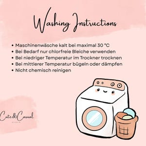 Pode incluir: Um gr&aacute;fico rosa claro com o texto Washing Instructions seguido de cinco pontos em alem&atilde;o. Uma m&aacute;quina de lavar branca de desenho animado com um rosto sorridente est&aacute; ao lado de um cesto de roupa castanho com pe&ccedil;as de roupa azul e amarela.
