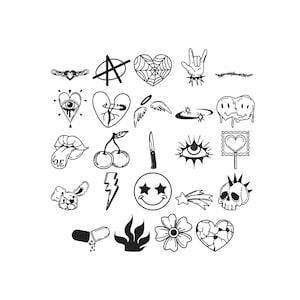 Puede incluir: Una colección de veinticinco diseños de tatuajes en blanco y negro dispuestos en una cuadrícula. Los iconos incluyen un corazón con telaraña, una cara sonriente que se derrite, una calavera, un cuchillo, cerezas, un rayo, una pastilla y corazones.