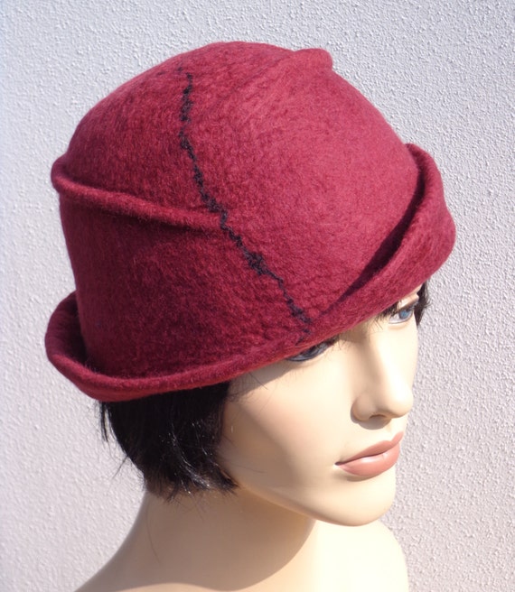 Items similar to Assymetrical retro hat, bordeaux red felt cloche ...