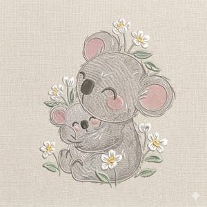 Könnte beinhalten: Gesticktes Bild von zwei grauen Koalas, die sich umarmen, umgeben von weißen und gelben Blumen mit grünen Blättern. Die Koalas haben rosa Akzente an Ohren und Wangen und schwarze Augen. Der Hintergrund ist ein hellbeiger Stoff.