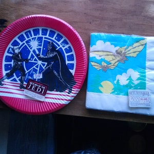 vintage 1983 ROTJ Ewok serviettes de table Luke Darth Vader assiettes en papier NOS neuf dans son emballage & 1981 Empire Strikes Back 5 Dixie Cups