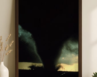 Nachtelijke tornado-print | Muurkunst nacht twister | Donkere stormposter | Meteorologie-afdruk | Kunst bij zwaar weer | Cadeau stormjager