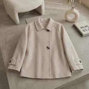 Cappotto double face in 100% lana – Giacca invernale con bottoni in corno e colletto a bambola