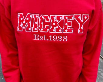 Sudadera de Mickey Mouse (Est. 1928), cuello redondo rojo inspirado en Disney, camisa de Mickey y Disney con lunares, camisetas familiares de Disney