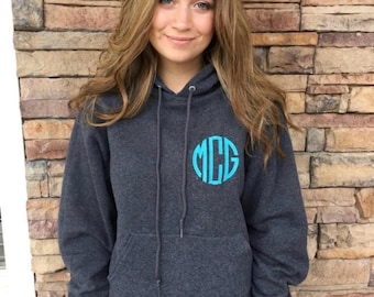 Sudadera con capucha y monograma cosido, personalizada