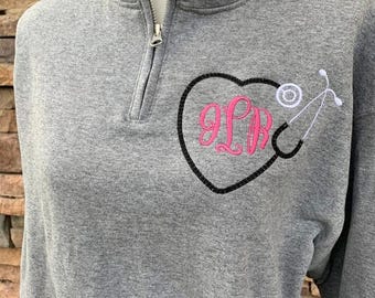 Sudadera con monograma de enfermera y cremallera de un cuarto, regalo de estetoscopio