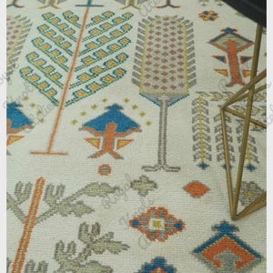 Alfombra Oushak multicolor: Alfombra turca de lana anudada a mano con motivo de árbol.