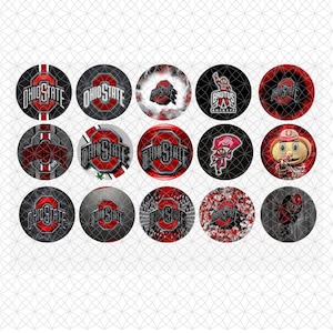 Puede incluir: Una colección de quince botones circulares con varios logotipos de la Ohio State University, gráficos de la mascota Brutus Buckeye y el texto Ohio State, todo en una paleta de colores rojo escarlata, gris, negro y blanco sobre un fondo de cuadrícula.