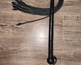 Handgefertigte schwarze Lederpeitsche - 45 cm lange Tails, geflochtener 45 cm langer Lederpeitsche