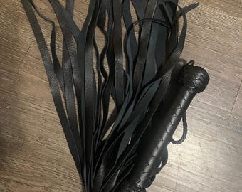 Echtes schwarzes Rindsleder Flogger | 18 Tails Schwere BDSM Peitsche | Handgefertigtes Paddle Fetisch Discipline Peitsche Dungeon Punishment Toy