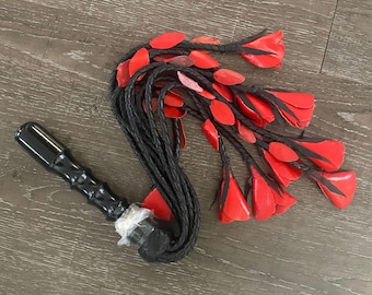 Echtleder Flogger Peitsche Echtes Rindsleder geflochtener Griff Sensorisches Spiel Zubehör Geschenk für Paare Langlebig Handgefertigte Peitsche