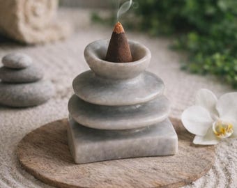 Soporte para conos de incienso de esteatita hecho a mano, diseño de pila de piedras zen, quemador de incienso de piedra natural, regalo para meditación y yoga, decoración de bienestar única