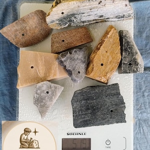 Set di 9 ciondoli in steatite grezza - Lotto sfuso da 500 g - Pietre di steatite naturale con foro di trapano da 3 mm - Gioielli fai da te - Kit di attrezzi iniziale opzionale