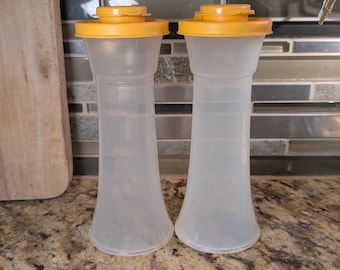 ヴィンテージ タッパーウェア ソルト＆ペッパーシェーカー • 1970年代 黄色の蓋 砂時計型 キャンプ ピクニック