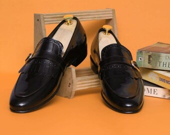 Zapatos de vestir con hebilla y flecos negros para hombre, hechos a mano, de cuero, sin cordones.