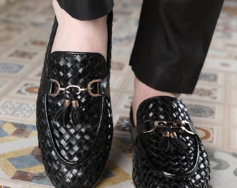 Handgefertigte Schwarze Leder Loafers: Italienische Stil Quaste Slip-Ons