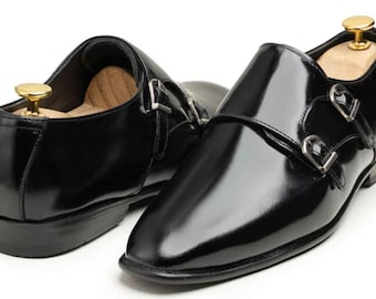 Zapatos de charol negro con doble hebilla hechos a mano / Calzado formal brillante para hombre