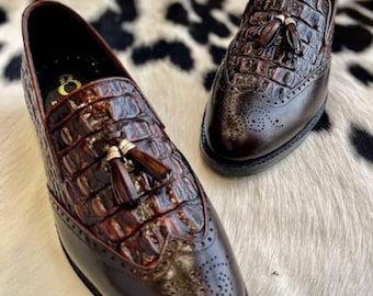 Mocasines marrones con borlas y relieve de cocodrilo para hombre - Zapatos de vestir de lujo de piel auténtica sin cordones