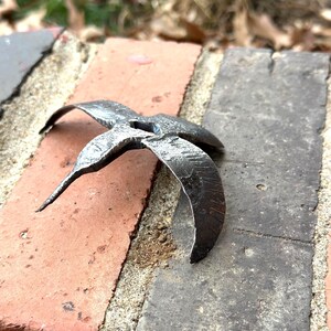 Hand Forged Hummingbird, Unique Metal Sculpture 画像 7