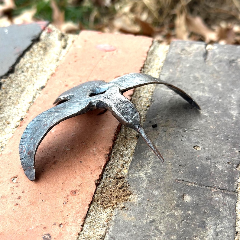 Hand Forged Hummingbird, Unique Metal Sculpture 画像 6