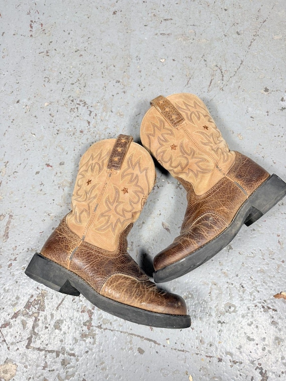 2000s Ariat Round Toe Cowboy Boots