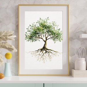 Könnte beinhalten: Ein gerahmter Aquarelldruck eines Baumes mit grünen Blättern und freiliegenden Wurzeln. Das Kunstwerk ist vor einem weißen Hintergrund platziert und goldgerahmt. Der Druck wird auf einer weißen Oberfläche mit dekorativen Elementen ausgestellt.