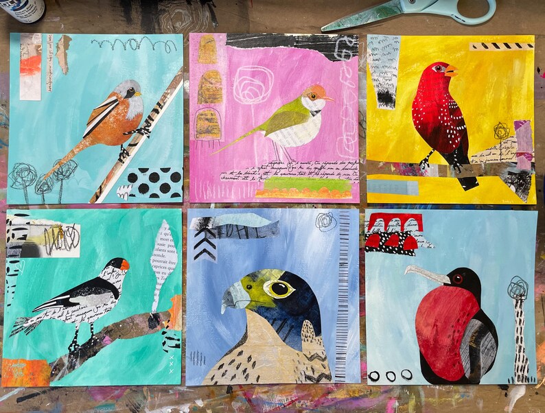 Puede incluir: Seis lienzos cuadrados coloridos con obras de arte de collage de t&eacute;cnicas mixtes que representan p&aacute;jaros. Cada lienzo presenta un p&aacute;jaro diferente con un fondo y una textura &uacute;nicos. Los p&aacute;jaros est&aacute;n pintados en varios colores, incluidos el rojo, el naranja, el verde y el negro.