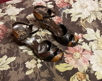 Vintage peep toe heals by paradise shoes