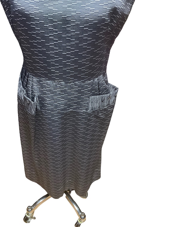 50’s Elegant Wiggle Dress - image 3