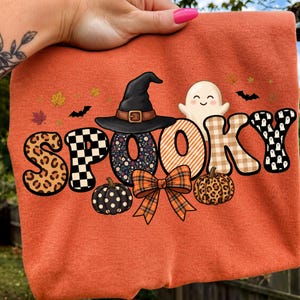 Trendy griezelige patchwork Halloween PNG, trendy herfst sublimatieontwerp, shirt met heksenhoed en luipaardprint, spookpompoen boetiek PNG
