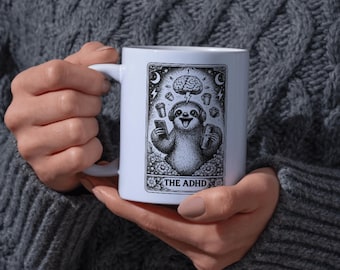Taza de café con diseño de carta del tarot del perezoso y TDAH: regalo divertido para un amigo.