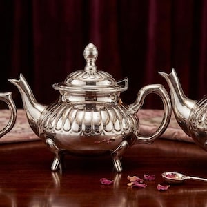 Authentieke Marokkaanse theepottenset van 3, traditionele verzilverde theepotten met voetjes, handgemaakte Marokkaanse theeset met reliëf, boho chic keukendecoratie